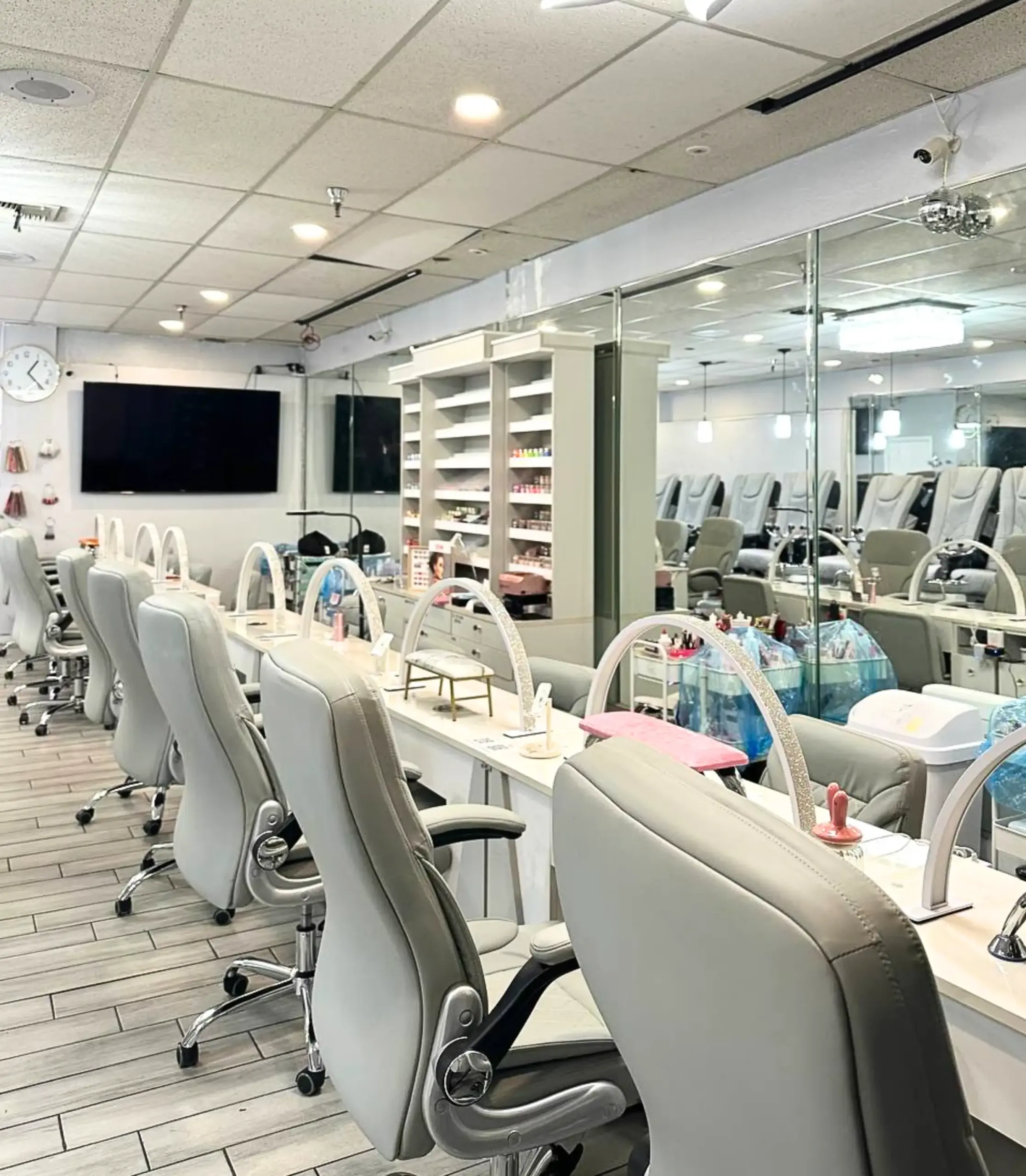 US Nail Spa Luxury Environment